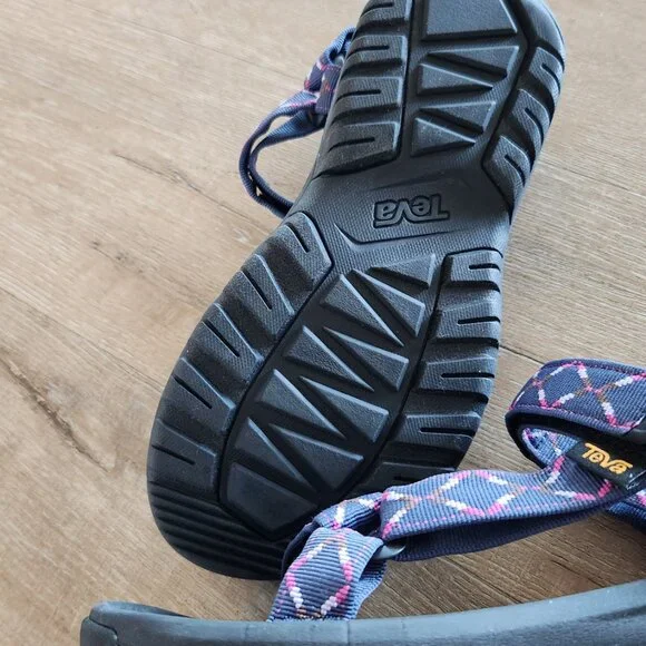 Like new Women's Teva Hurricane XLT2 Sandal - Picture 2 of 4